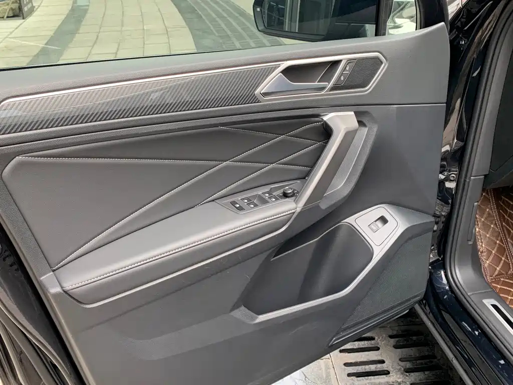 VOLKSWAGEN TIGUAN L 2022