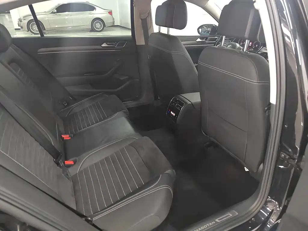 VOLKSWAGEN MAGOTAN 2020
