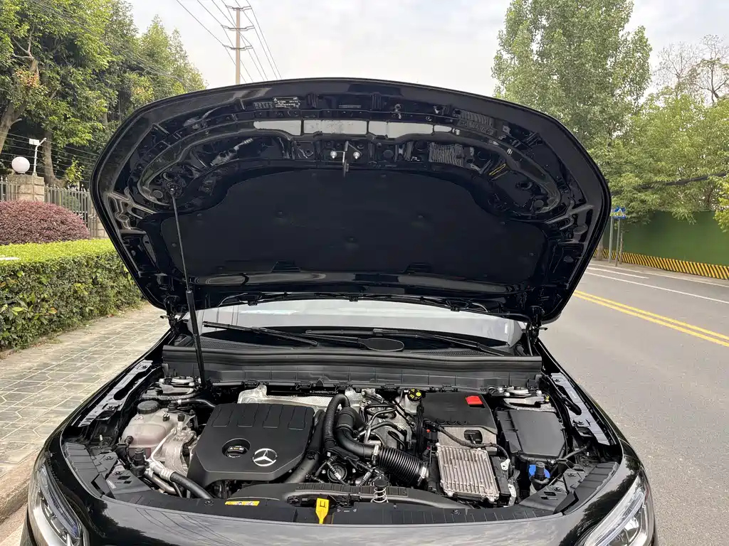 MERCEDES BENZ GLB 2024