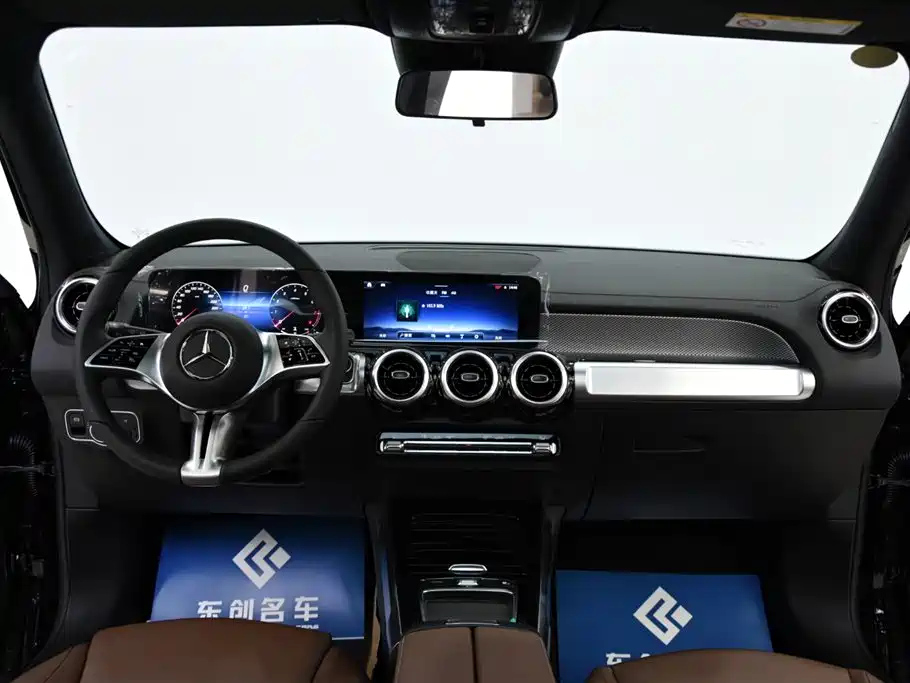 MERCEDES BENZ GLB 2024