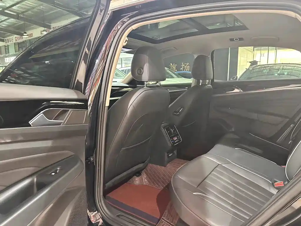 VOLKSWAGEN PASSAT 2023