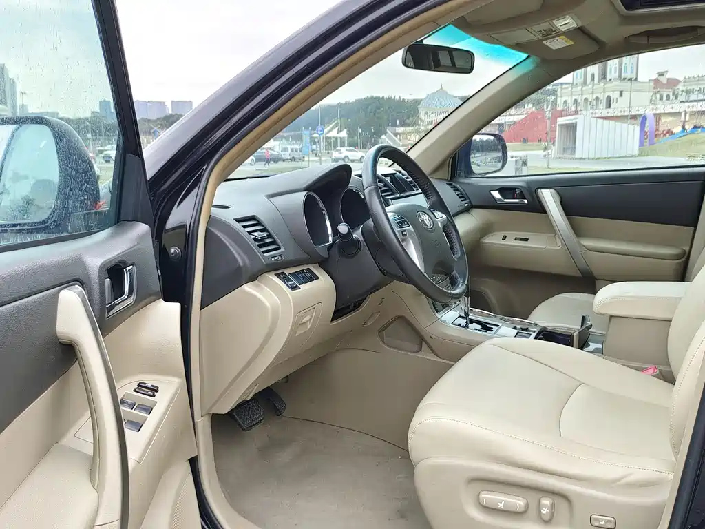 TOYOTA HIGHLANDER 2014
