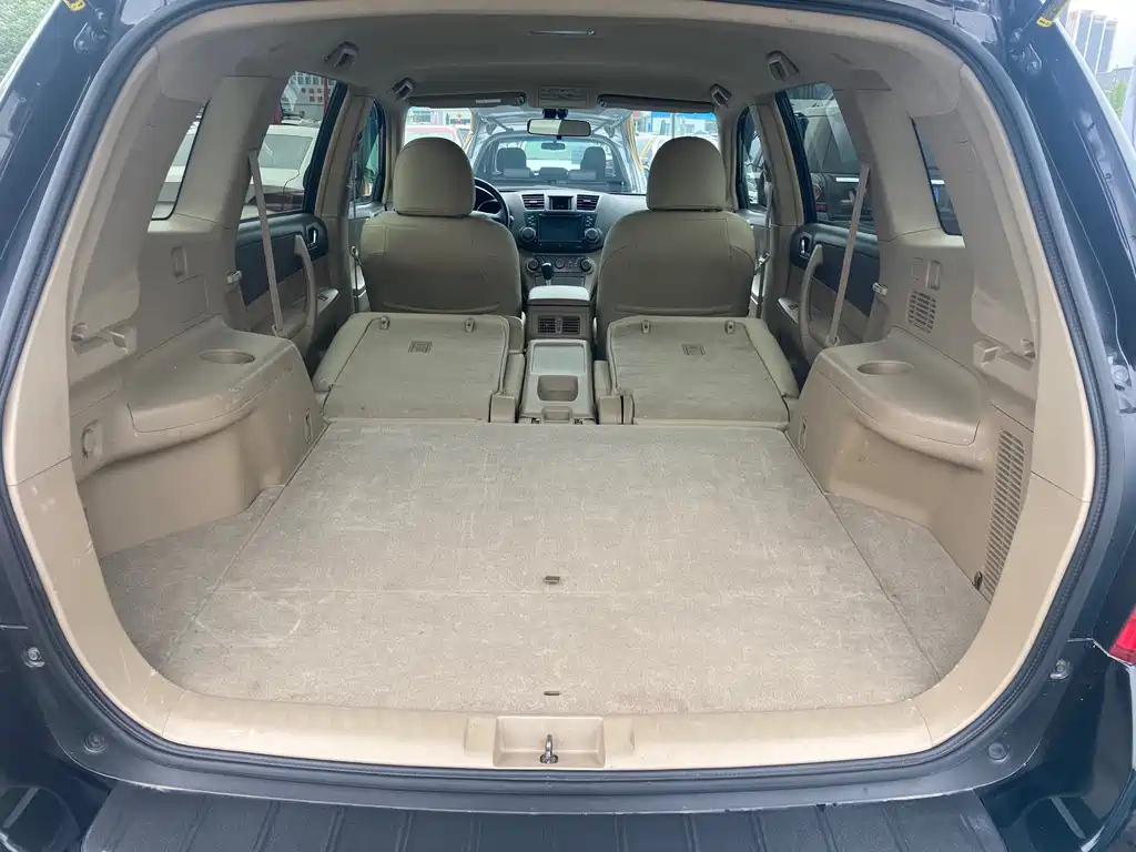 TOYOTA HIGHLANDER 2011