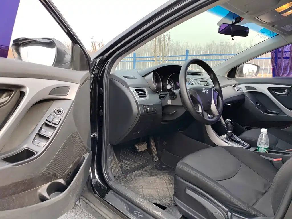 HYUNDAI ELANTRA 2017