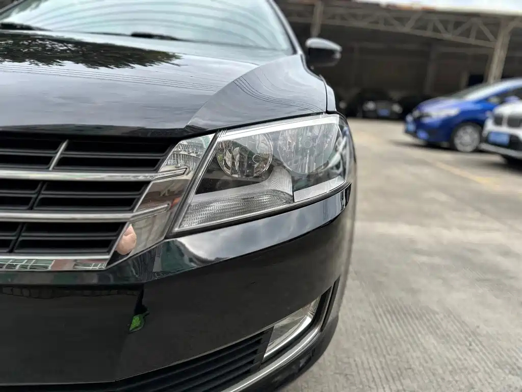 VOLKSWAGEN LAVIDA 2014