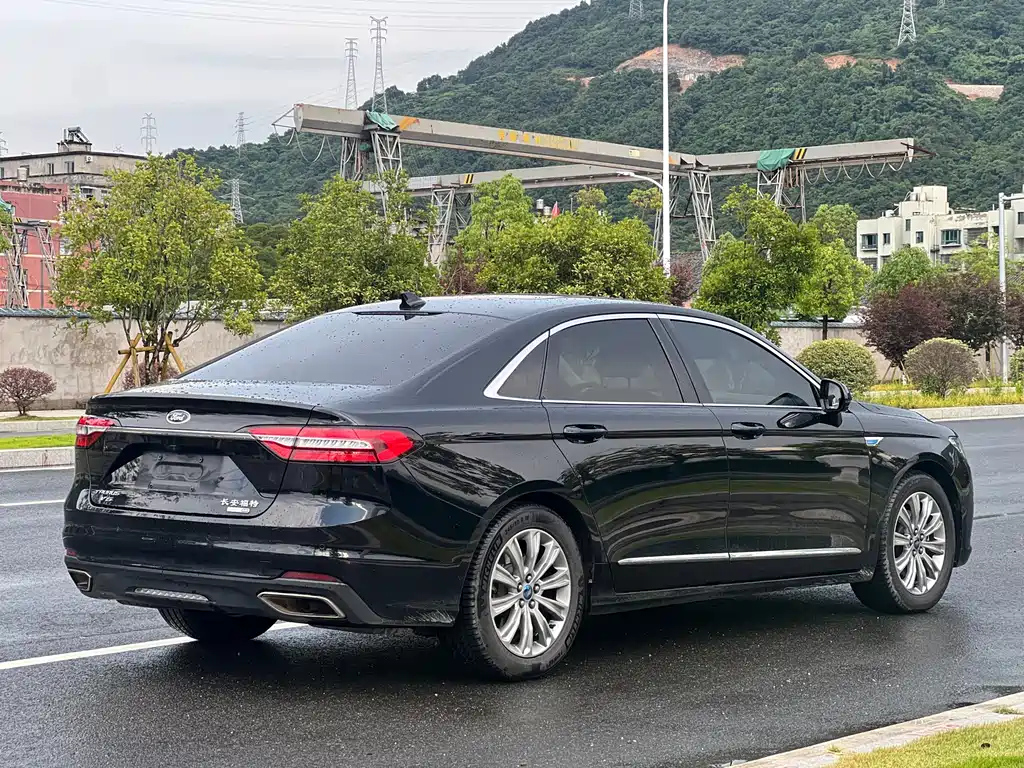 FORD TAURUS 2019