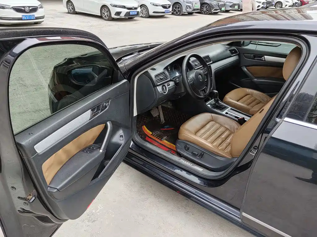 VOLKSWAGEN PASSAT 2014