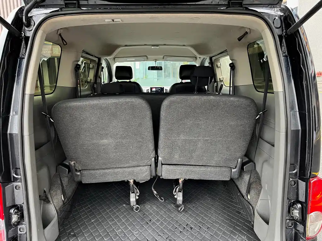 NISSAN NV200 2013