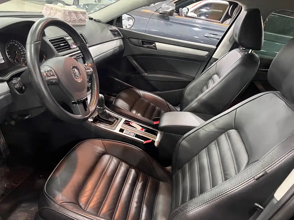 VOLKSWAGEN PASSAT 2015
