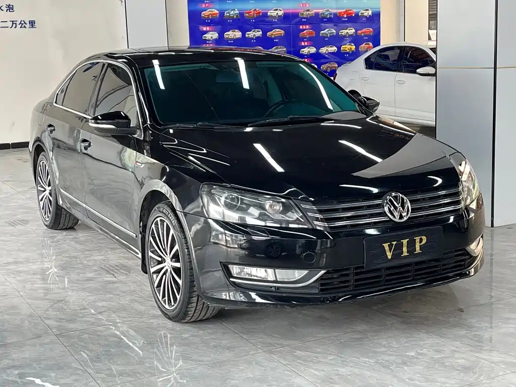 VOLKSWAGEN PASSAT 2015