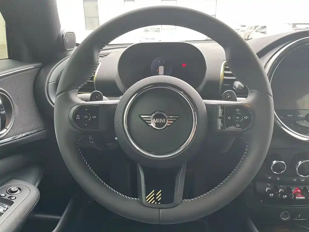 MINI CLUBMAN 2023