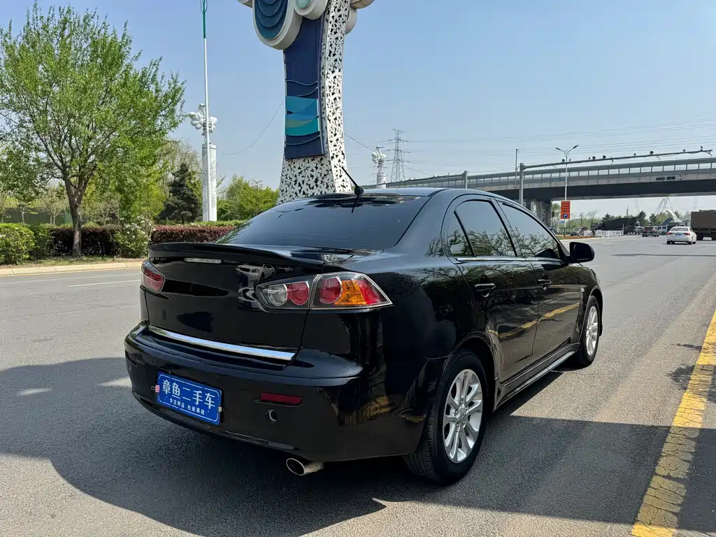 MITSUBISHI LANCER EX 2011