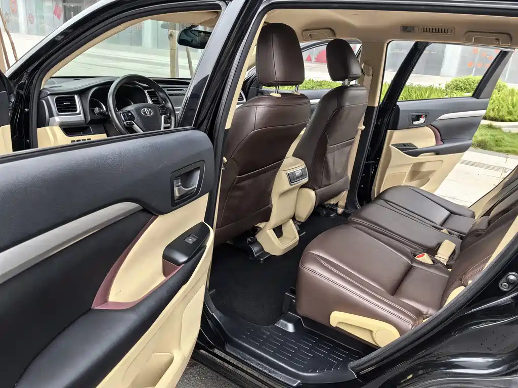 TOYOTA HIGHLANDER 2015