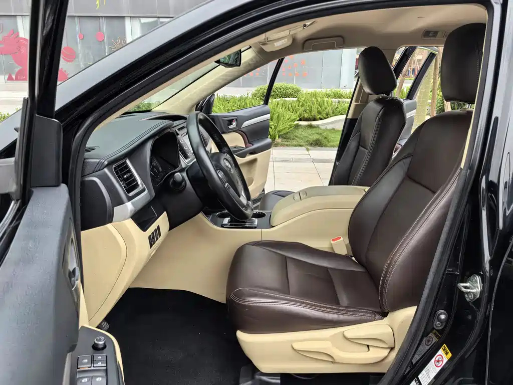 TOYOTA HIGHLANDER 2015