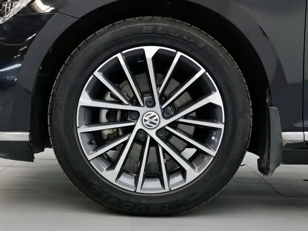 VOLKSWAGEN MAGOTAN 2020