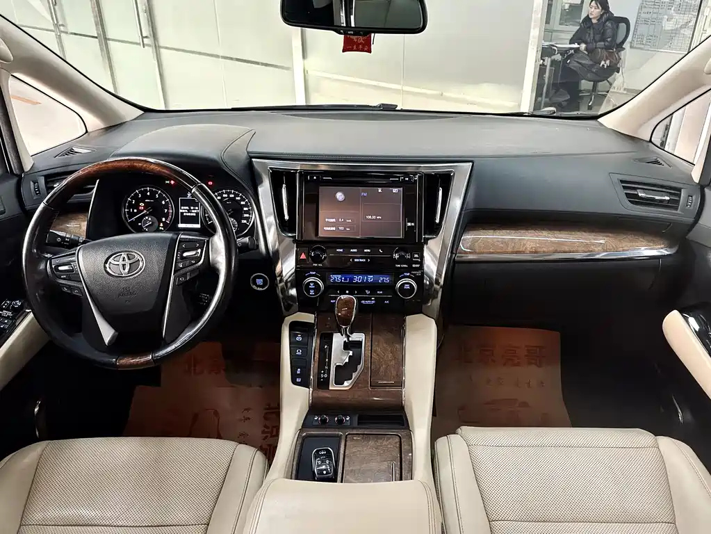 TOYOTA ALPHARD 2018