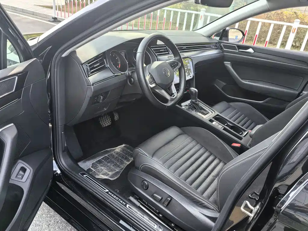 VOLKSWAGEN MAGOTAN 2021