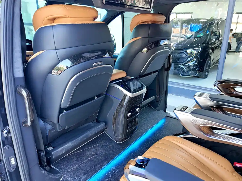 FORD TOUREO 2024