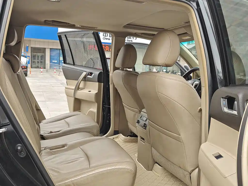 TOYOTA HIGHLANDER 2010