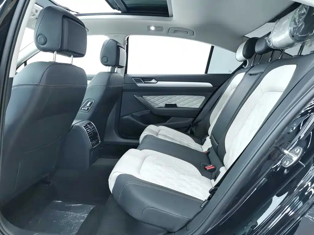 VOLKSWAGEN MAGOTAN 2024