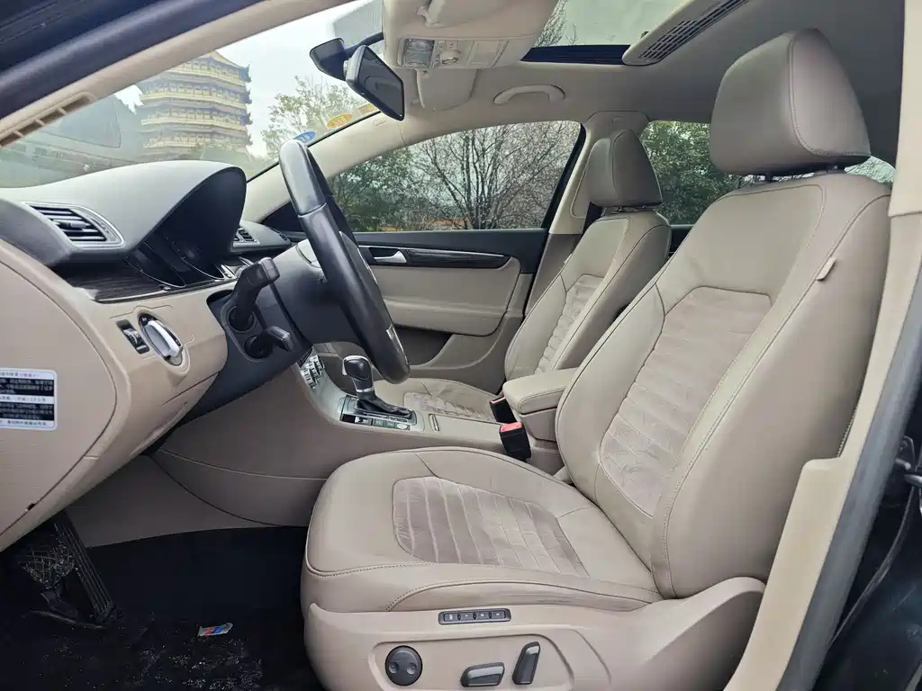 VOLKSWAGEN MAGOTAN 2013