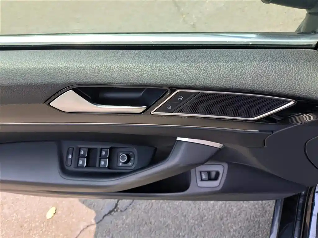 VOLKSWAGEN MAGOTAN 2023