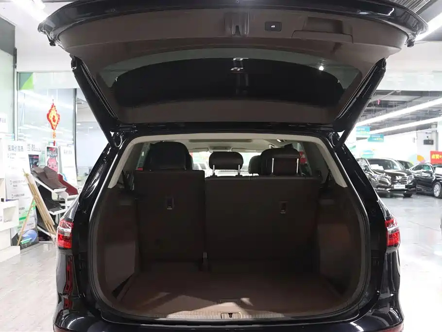 VOLKSWAGEN VILORAN 2022
