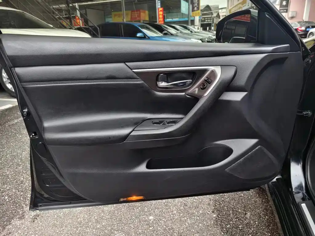 NISSAN TEANA 2016