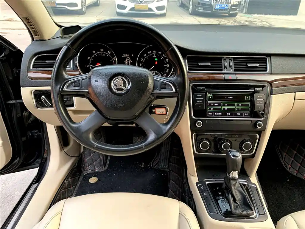 SKODA SUPERB 2013