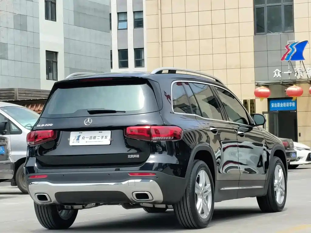 MERCEDES BENZ GLB 2023