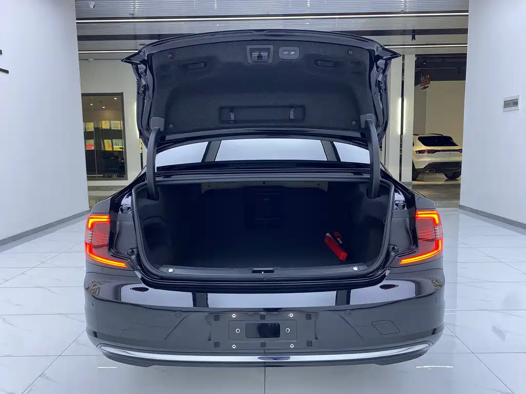 VOLVO S90 2023