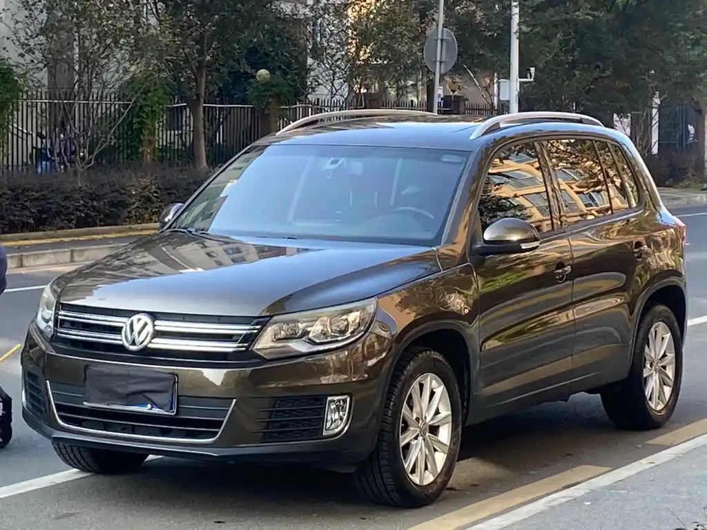 VOLKSWAGEN TIGUAN 2015