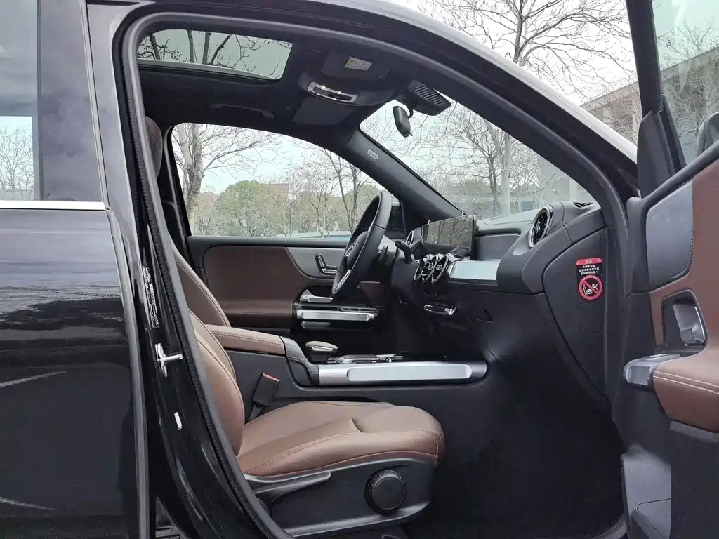 MERCEDES BENZ GLB 2024