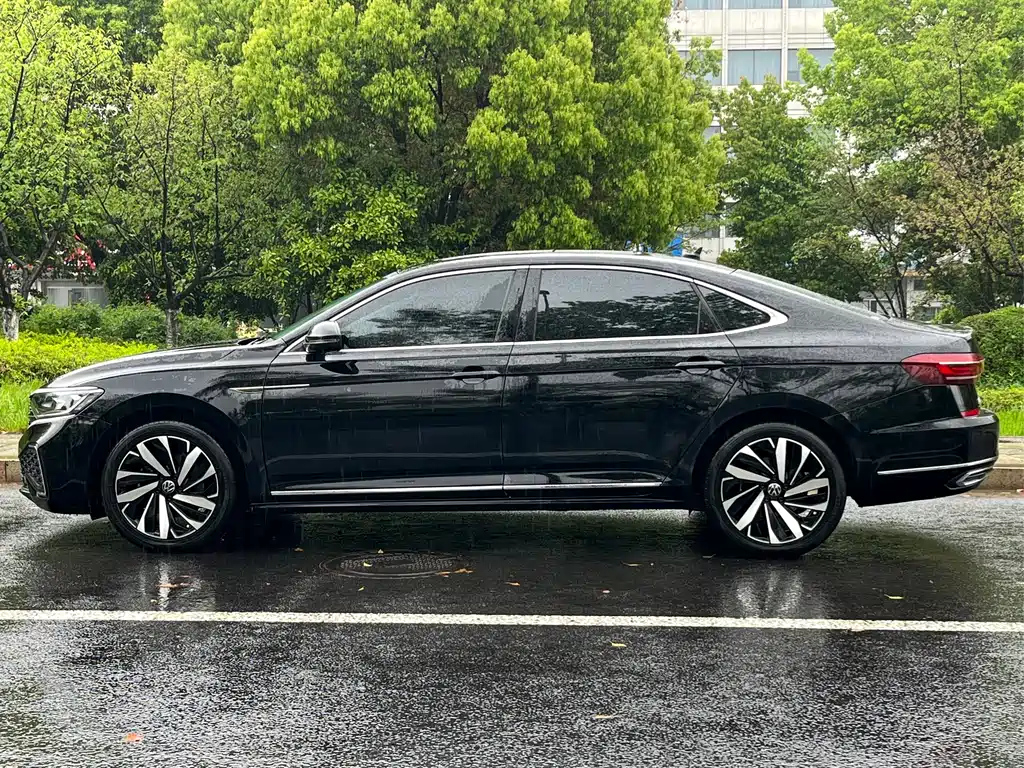 VOLKSWAGEN PASSAT 2022