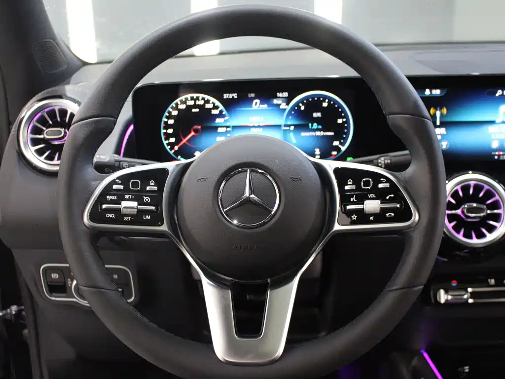 MERCEDES BENZ GLB 2023