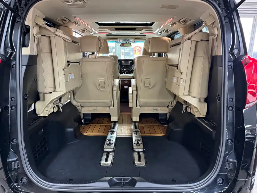 TOYOTA ALPHARD 2017