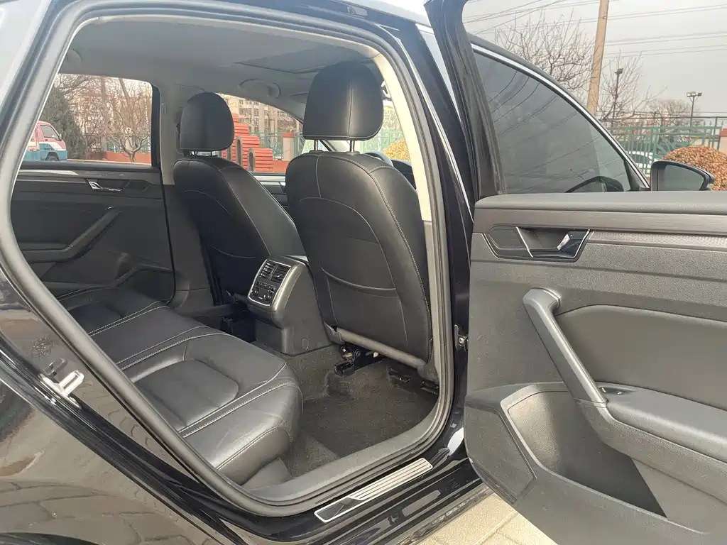 VOLKSWAGEN PASSAT 2017