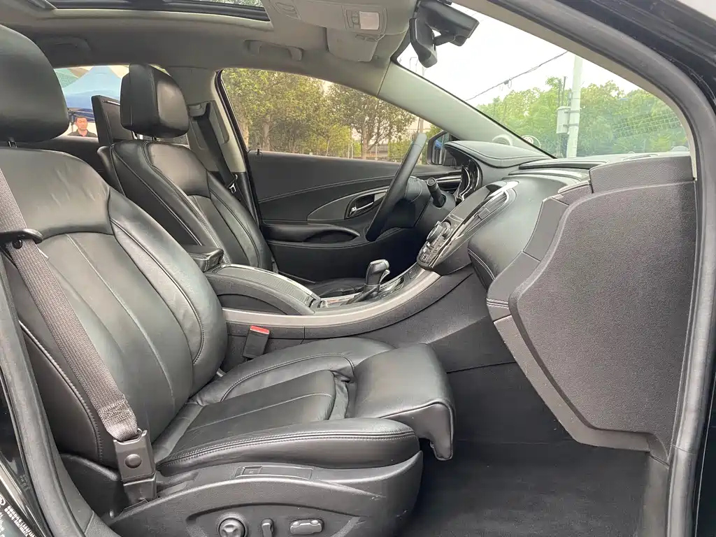 BUICK LACROSSE 2011
