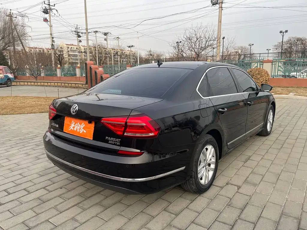 VOLKSWAGEN PASSAT 2017