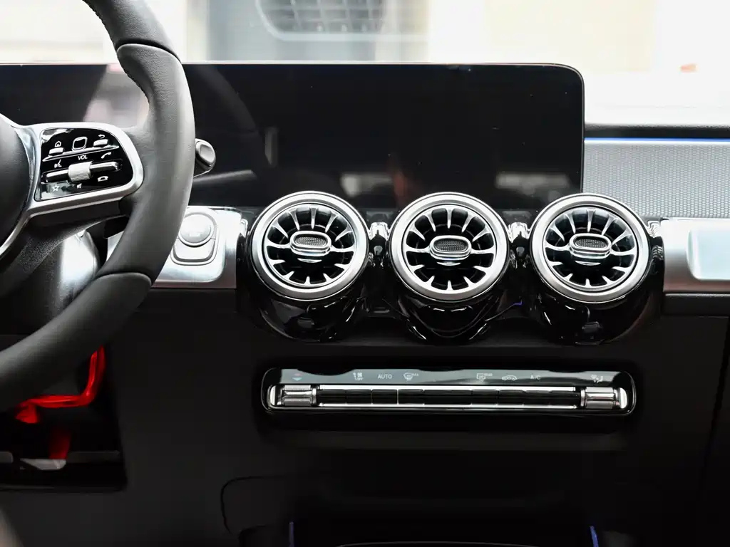 MERCEDES BENZ GLB 2023