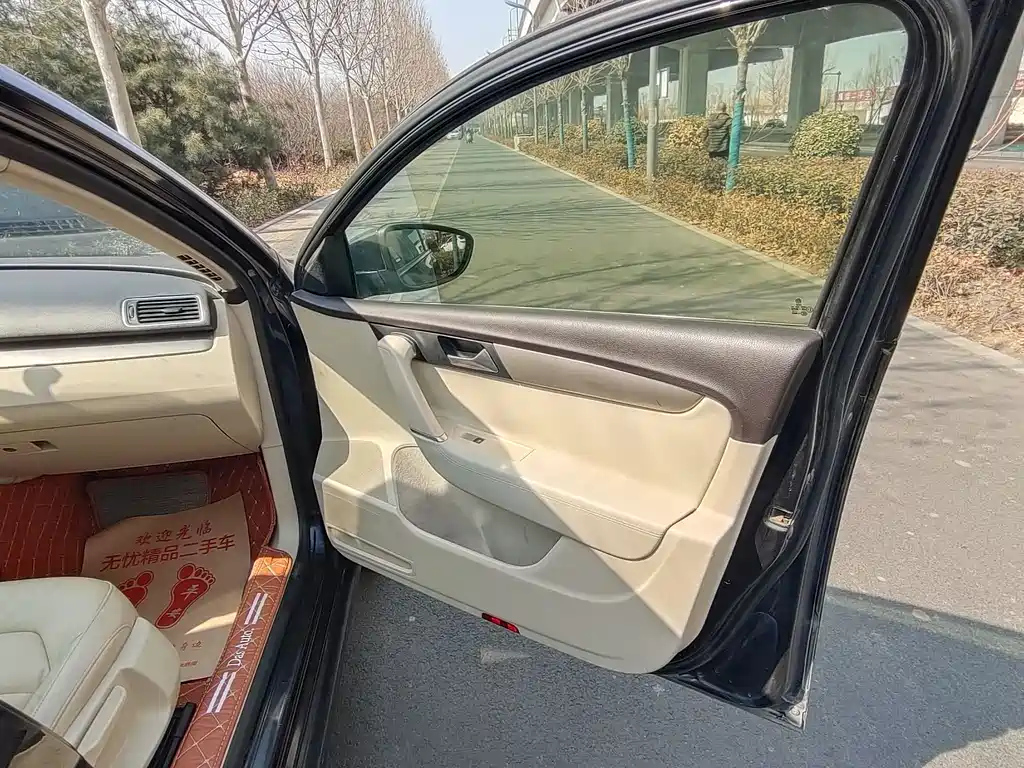 VOLKSWAGEN MAGOTAN 2012