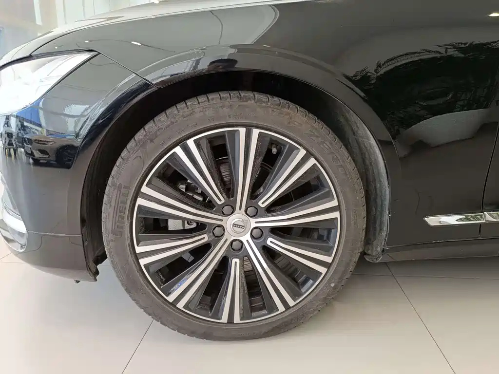 VOLVO S90 2022