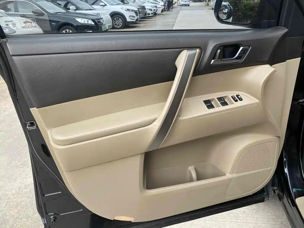 TOYOTA HIGHLANDER 2014