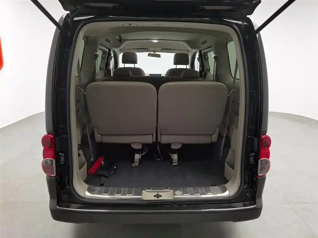 NISSAN NV200 2017