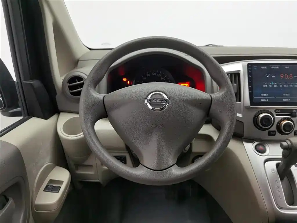 NISSAN NV200 2017