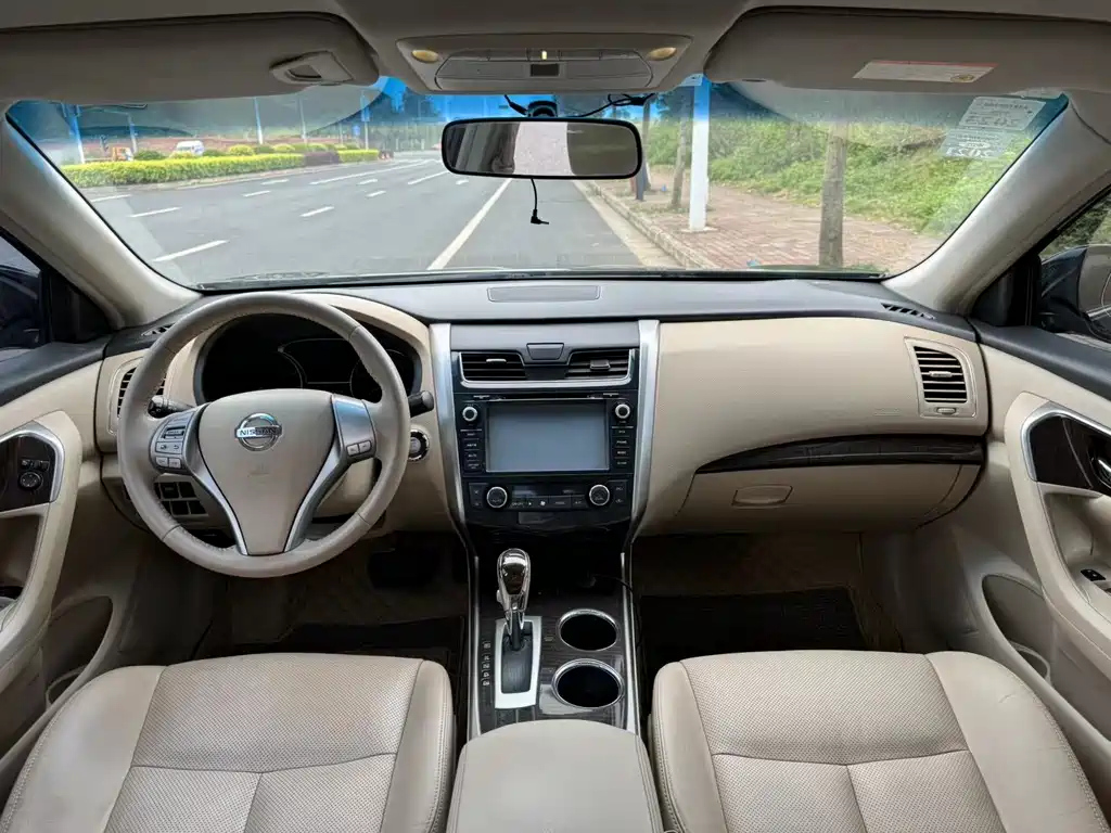 NISSAN TEANA 2015