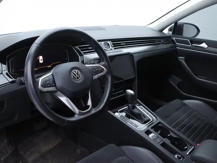 VOLKSWAGEN MAGOTAN 2020
