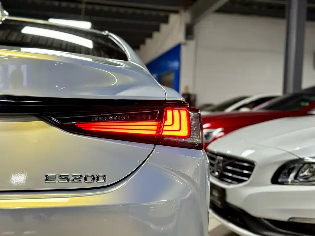 LEXUS ES 2022