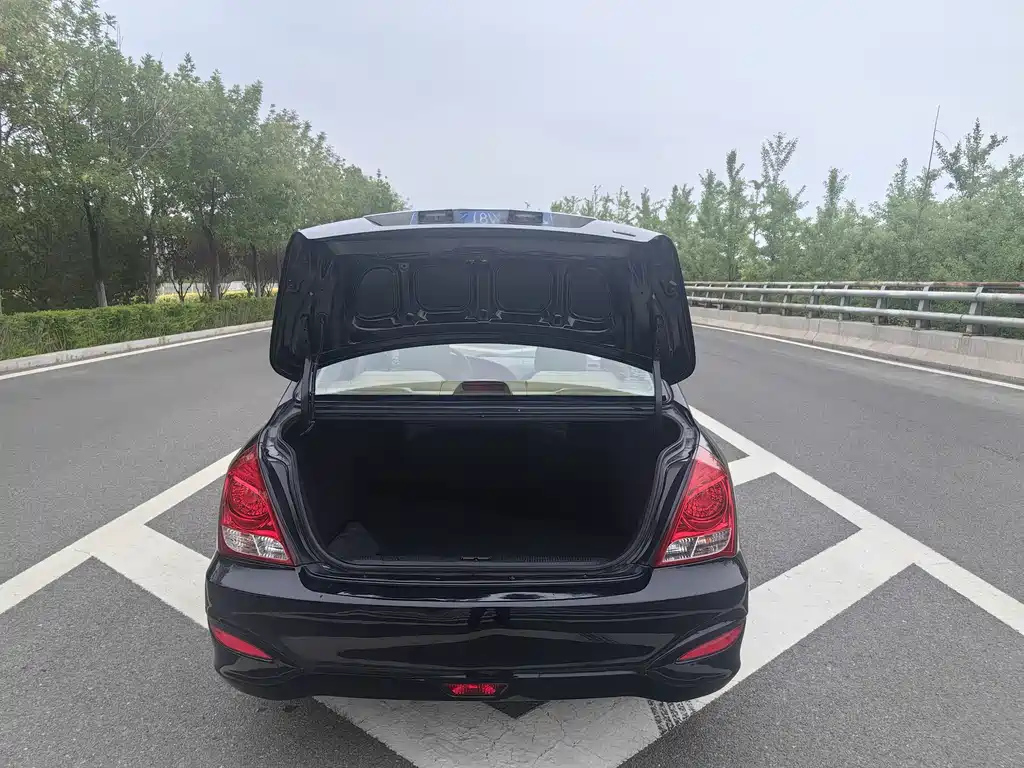 HYUNDAI ELANTRA 2011