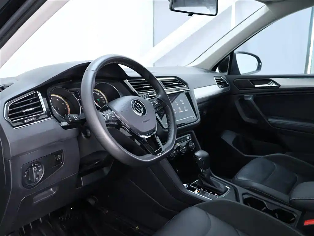 VOLKSWAGEN TIGUAN L 2021